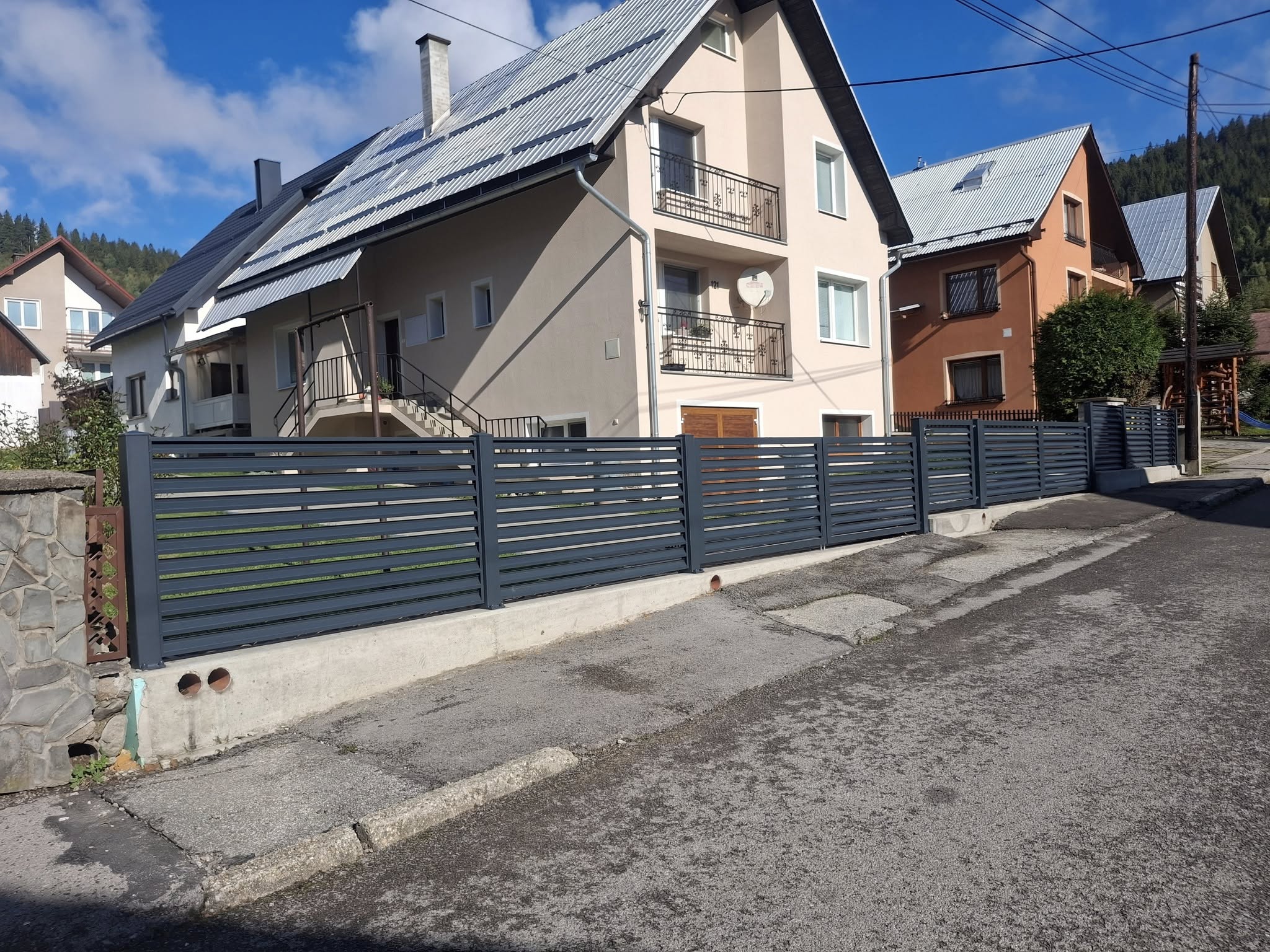 Realizácia nového oplotenia s bráničkou